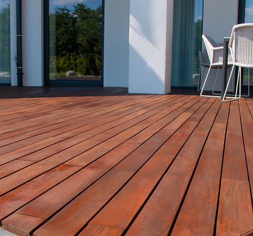 Durable wood deck with natural solid wood