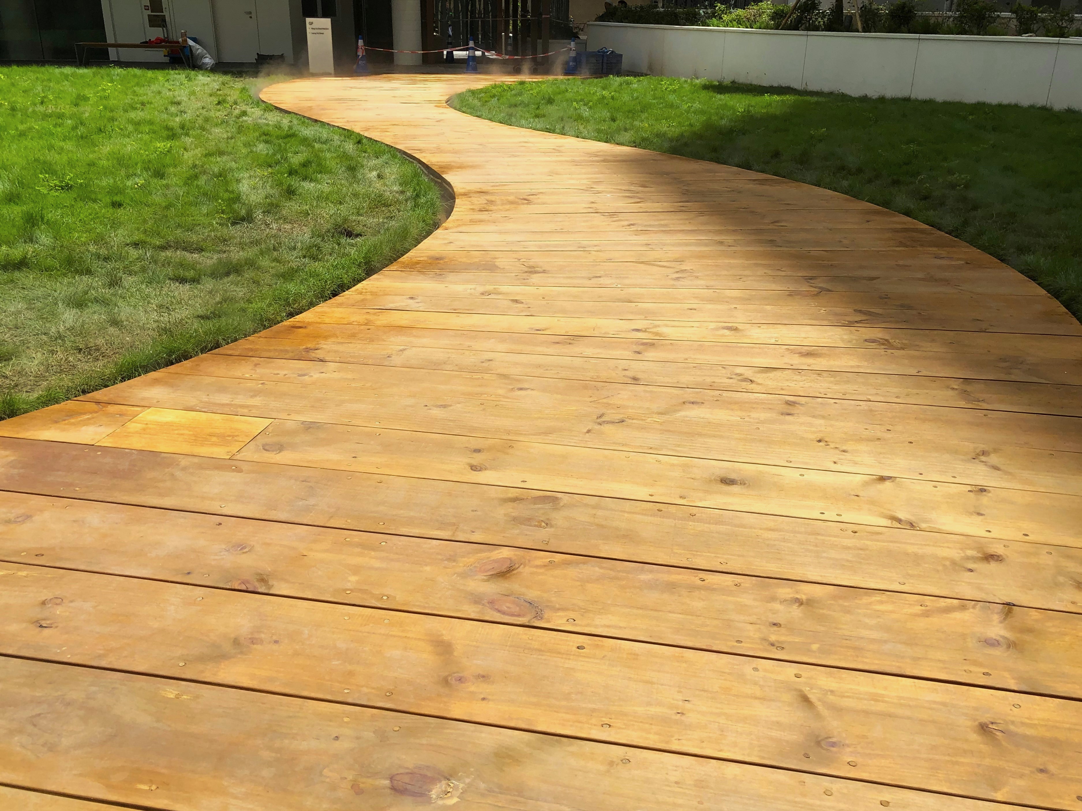 After The Rain, 雨後, outdoor deck
