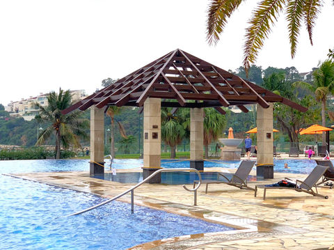 pool side wood pergola